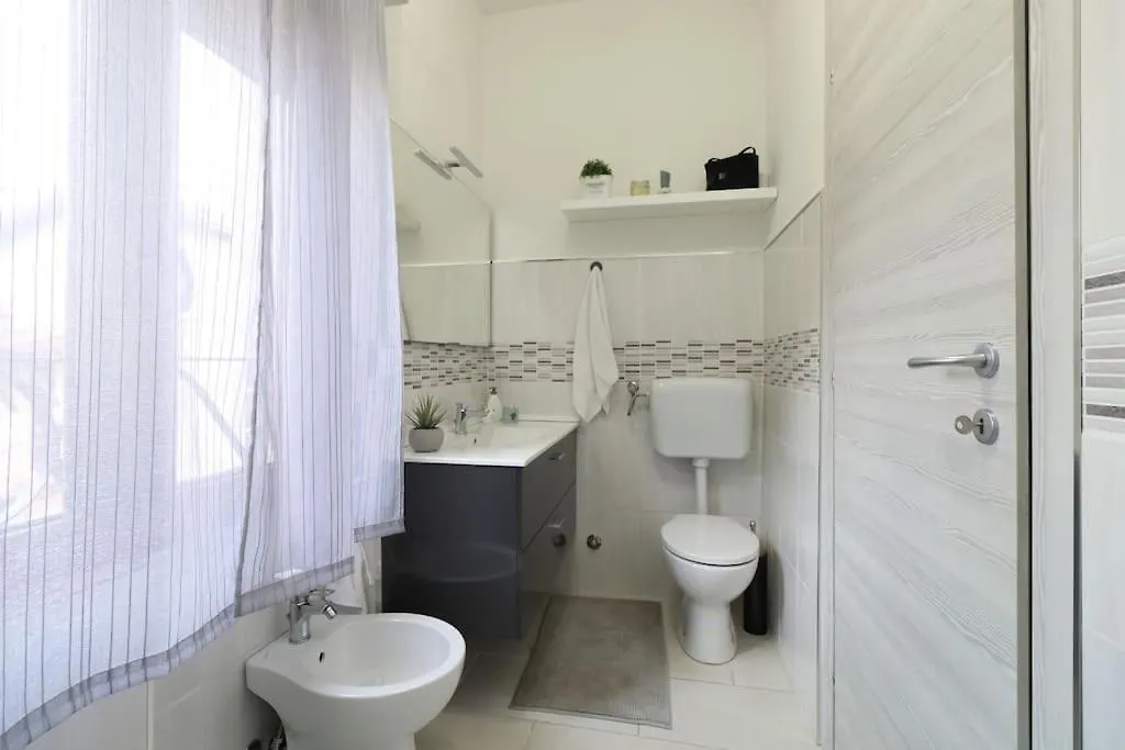 Apartment Lake House Valeriana Pilzone Italy