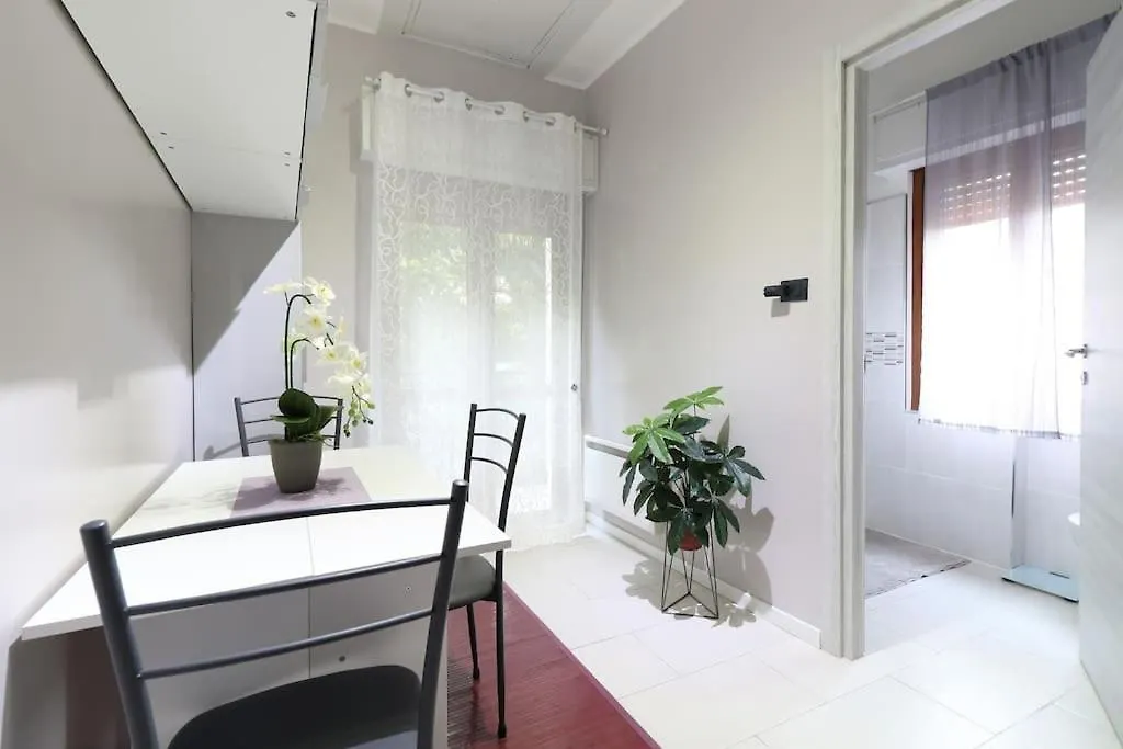 Lake House Valeriana Pilzone شقة